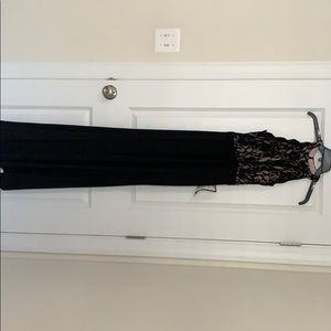Black, lace gown (formal dress)